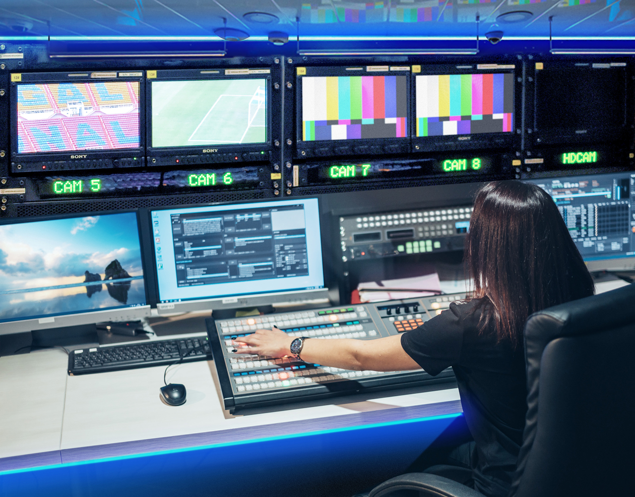 Air-Gapped Broadcasting