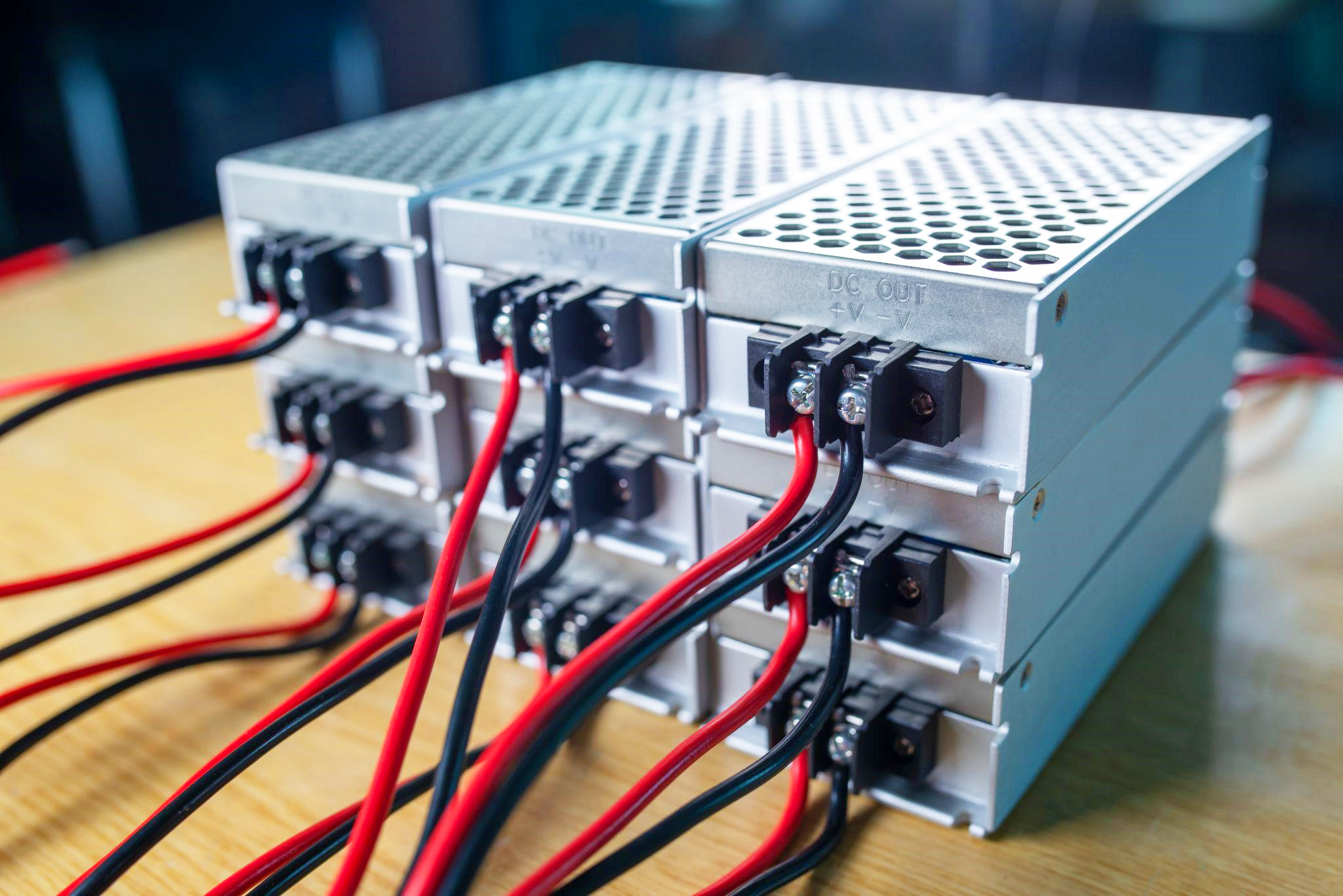 UPS是什麼？UPS不斷電系統原理及系統規格完整介紹