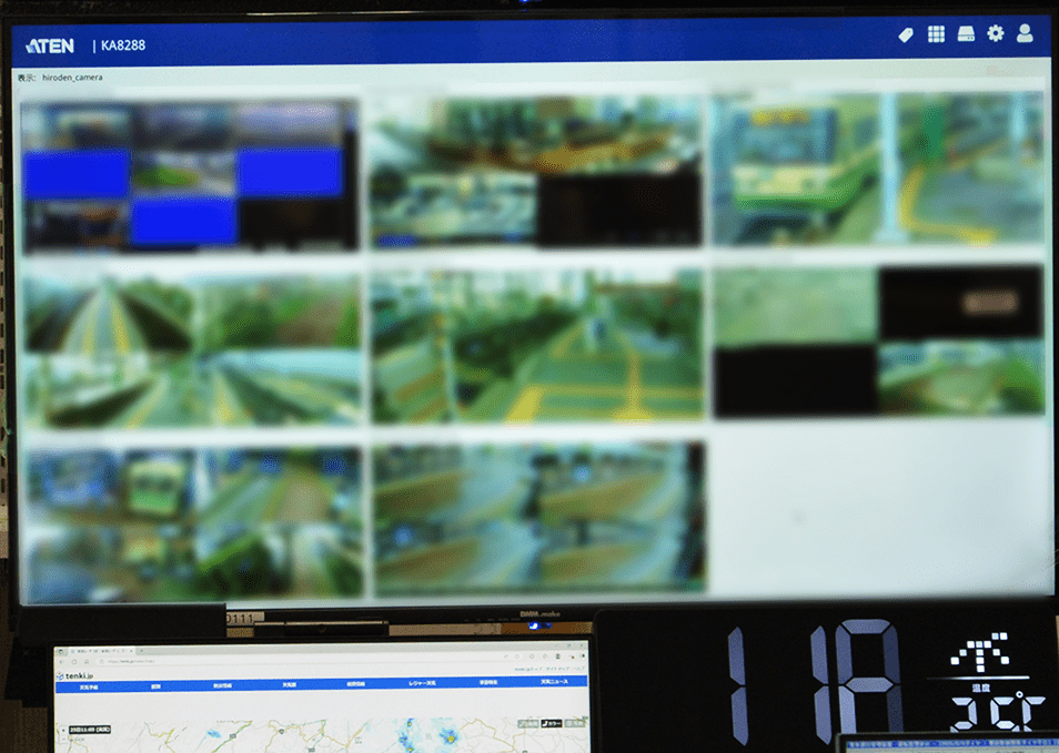 【運転指令室での複数のモニター画面】(ぼかし加工をしています)